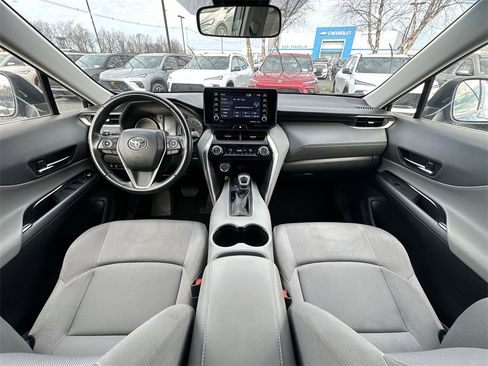 Used 2022 Toyota Venza XLE image 20