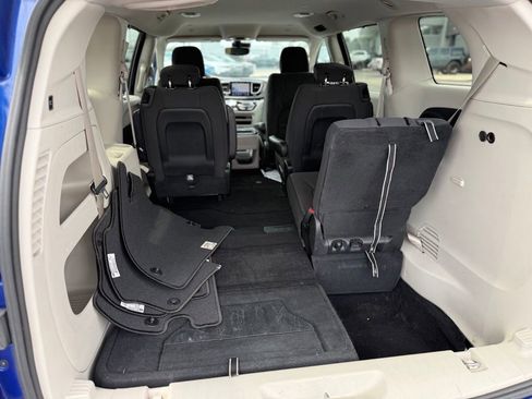 Used 2019 Chrysler Pacifica Touring Plus w/ Advanced Safetytec Group FWD image 28