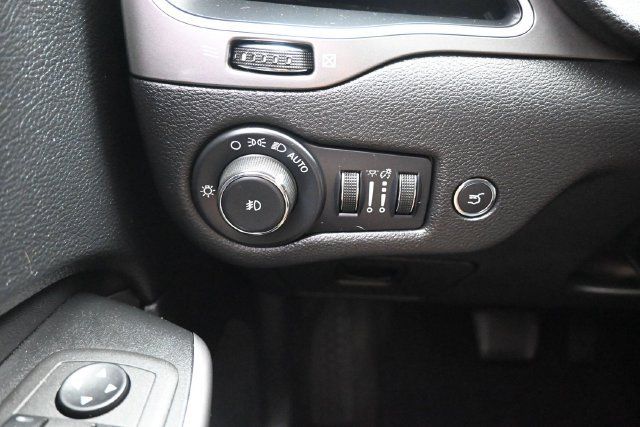 Used 2022 Jeep Cherokee Latitude Lux w/ Sun & Sound Group AWD/4WD image 14