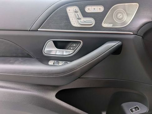 Used 2025 Mercedes-Benz GLS 450 4MATIC w/ Pinnacle Trim Package image 30