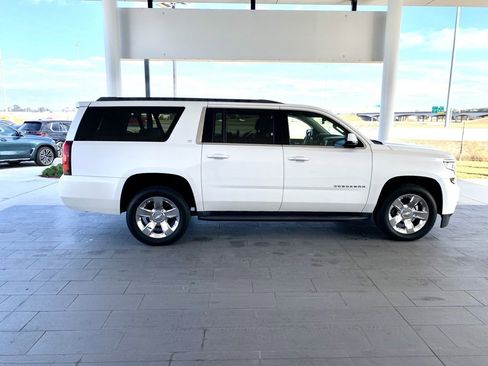Used 2019 Chevrolet Suburban LT image 4