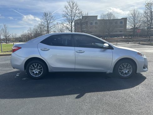 Used 2017 Toyota Corolla LE image 10