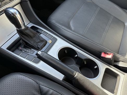 Used 2013 Volkswagen Passat 2.5 SE image 29