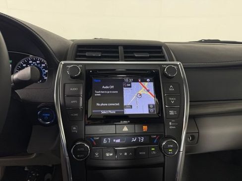 Used 2017 Toyota Camry XLE w/ Moonroof Package FWD image 21