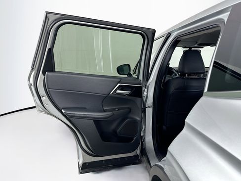 Used 2024 Mitsubishi Outlander SE image 26