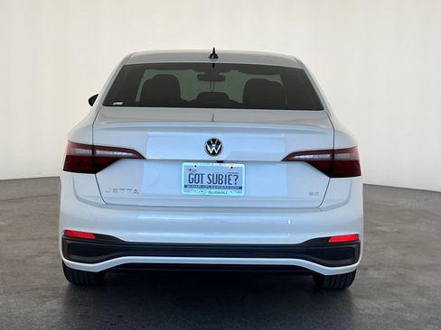 Used 2022 Volkswagen Jetta SE FWD image 5