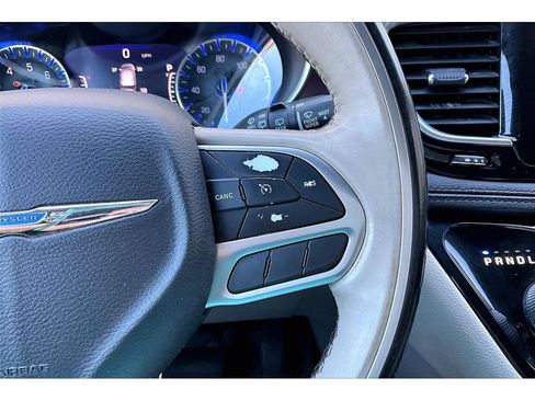 Used 2020 Chrysler Pacifica Limited FWD image 12