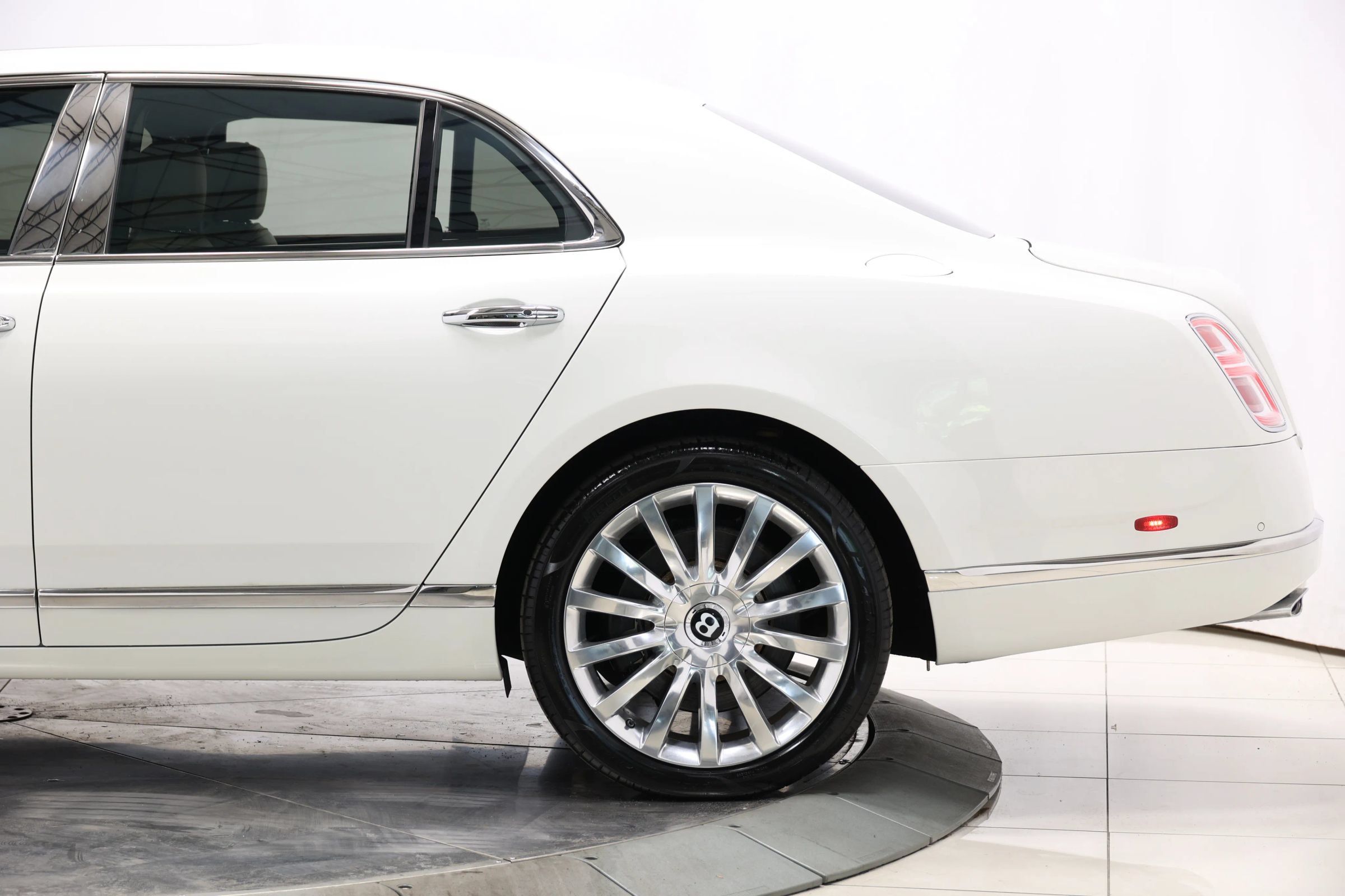 Used 2017 Bentley Mulsanne RWD image 11