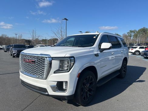 Used 2022 GMC Yukon SLE image 3