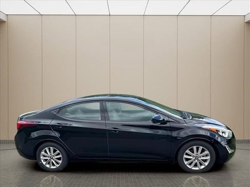 Used 2016 Hyundai Elantra SE w/ Option Group 02 FWD image 12