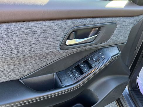 Used 2021 Nissan Rogue SV image 16