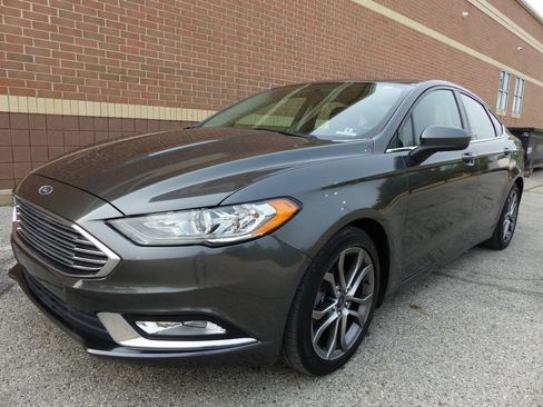 Used 2017 Ford Fusion SE w/ Equipment Group 201A FWD image 6