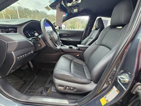 Certified 2023 Toyota Venza Limited image 17