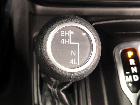 Used 2025 Jeep Wrangler Unlimited Sahara AWD/4WD image 16