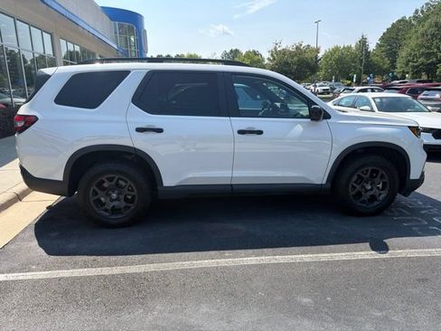 Used 2025 Honda Pilot TrailSport image 15