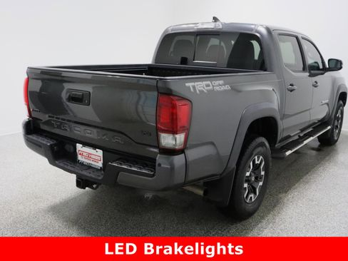 Used 2017 Toyota Tacoma TRD Off-Road image 7