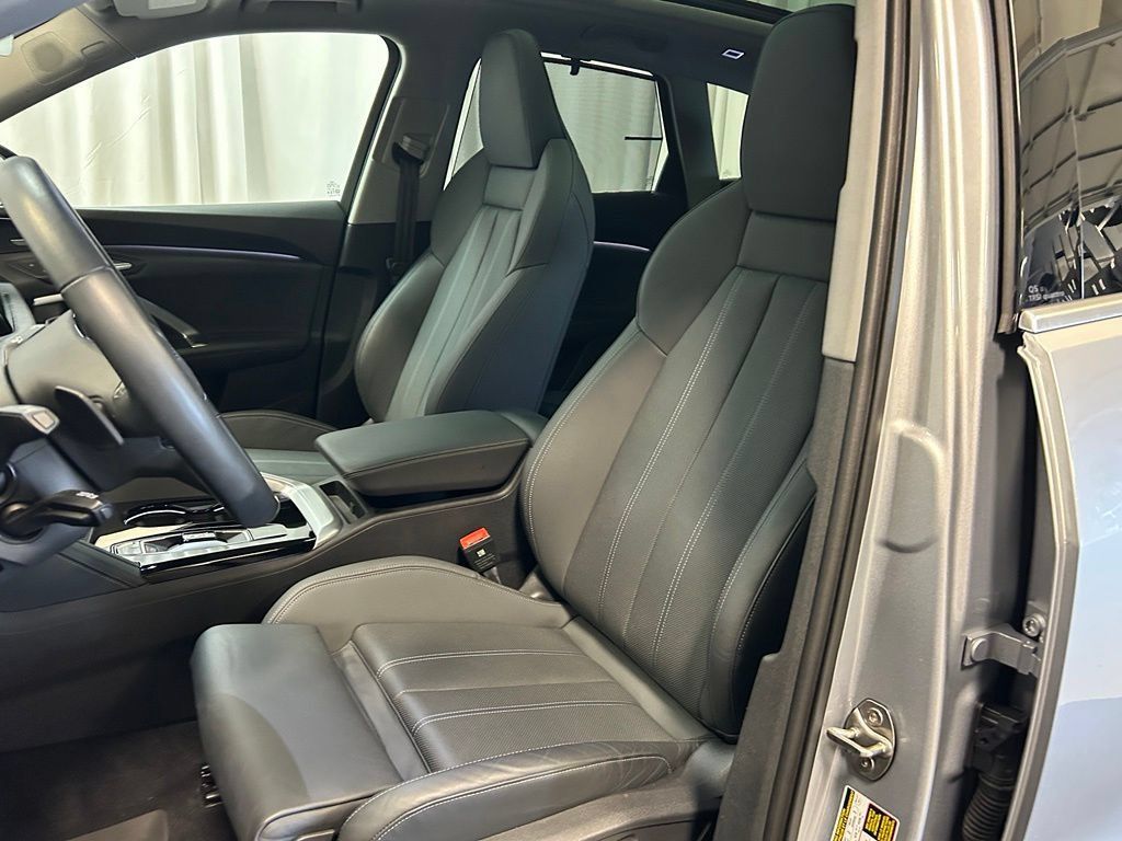 Certified 2025 Audi Q5 Premium w/ Premium Plus AWD/4WD image 5