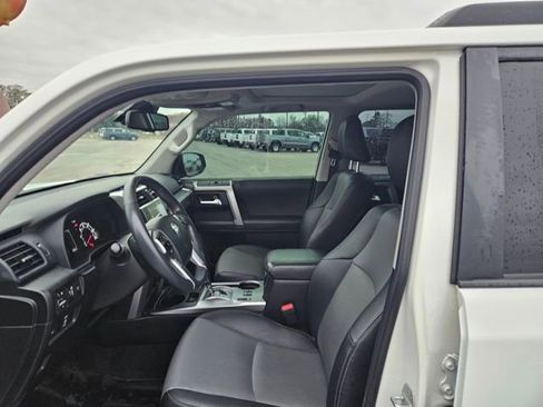 Used 2021 Toyota 4Runner SR5 Premium image 9