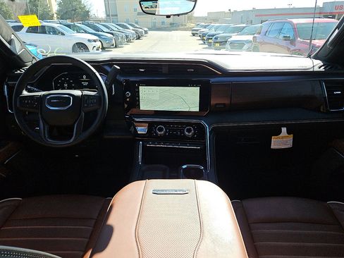 Used 2025 GMC Sierra 2500 Denali Ultimate image 9