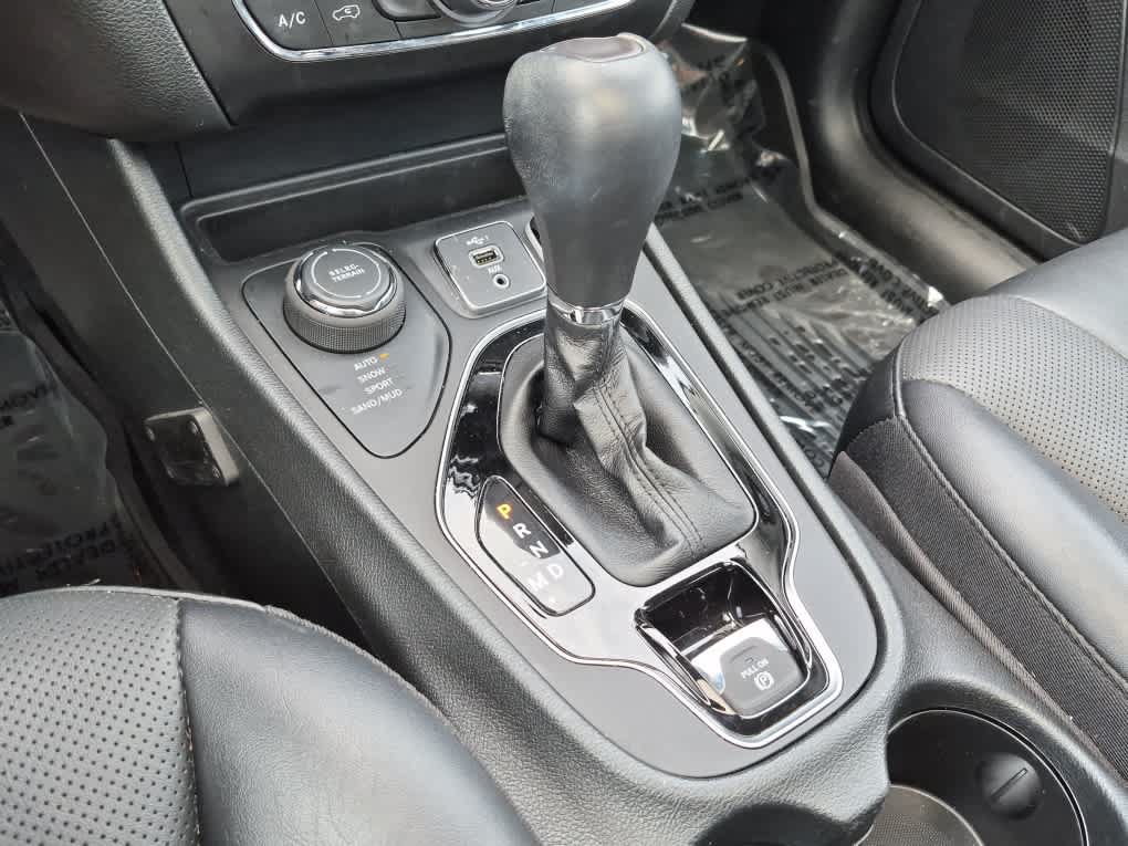 Used 2022 Jeep Cherokee Limited AWD/4WD image 13