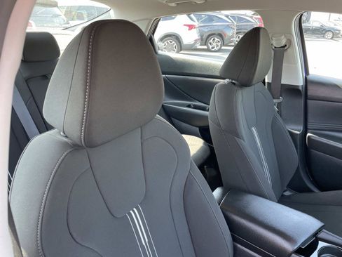 Certified 2024 Hyundai Elantra SEL w/ Convenience Package image 26