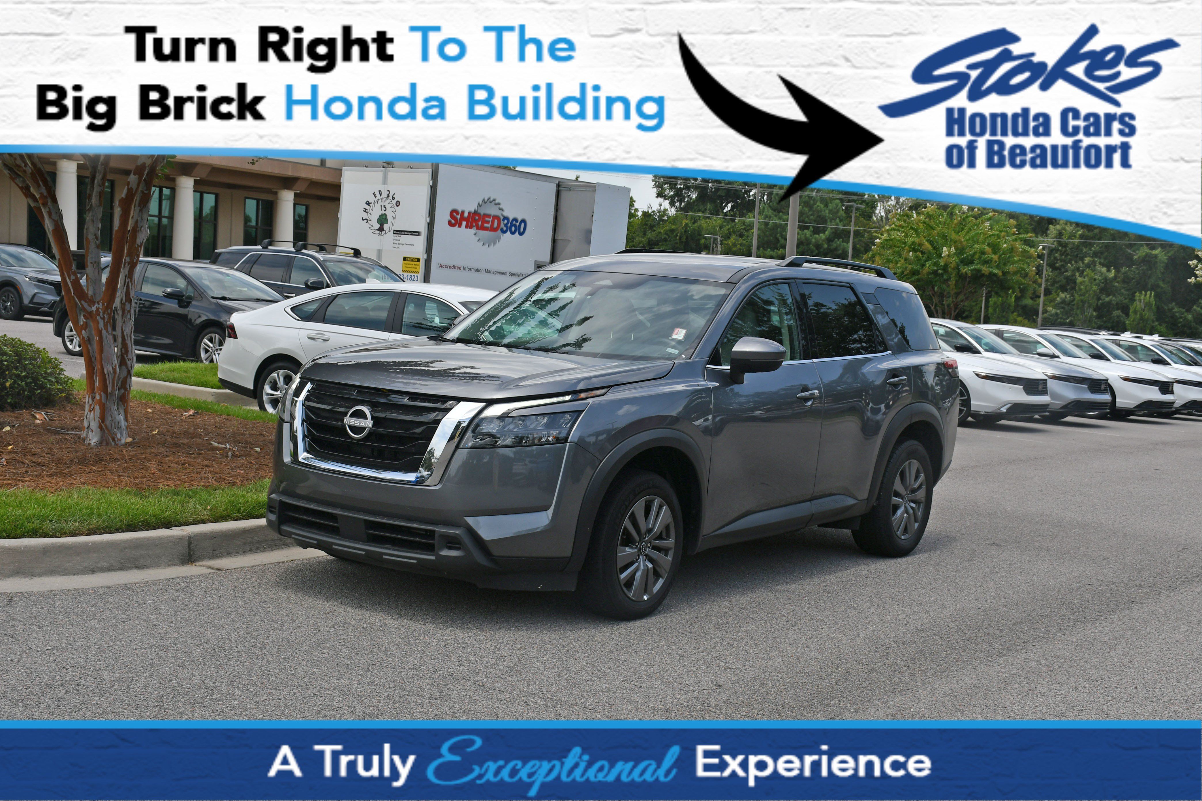 Used 2024 Nissan Pathfinder SV FWD image 1