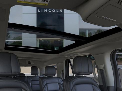 New 2025 Lincoln Navigator Reserve image 22