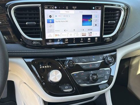 Used 2024 Chrysler Pacifica Limited FWD image 33