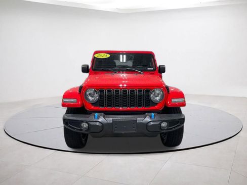 Used 2024 Jeep Wrangler Unlimited w/ Convenience Group AWD/4WD image 2
