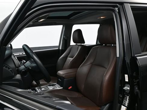 Used 2024 Toyota 4Runner Limited AWD/4WD image 10