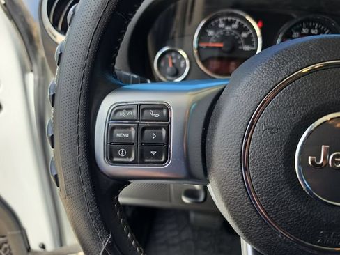 Used 2016 Jeep Wrangler Unlimited Rubicon AWD/4WD image 17