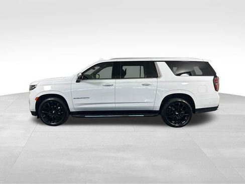 Used 2023 Chevrolet Suburban Premier w/ Advanced Technology Package AWD/4WD image 3