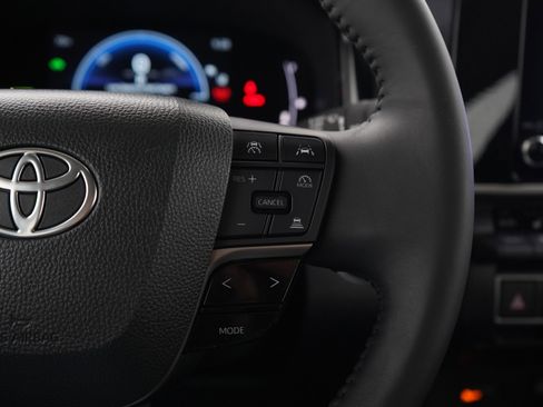 Used 2025 Toyota Camry LE w/ Convenience Package FWD image 27