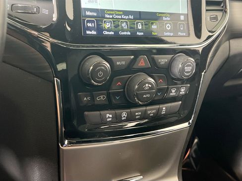 Used 2022 Jeep Grand Cherokee Laredo X image 16