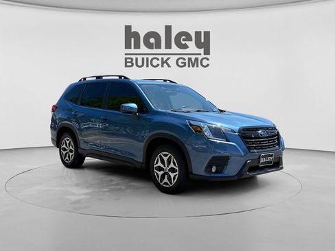 Used 2022 Subaru Forester Premium AWD/4WD image 7