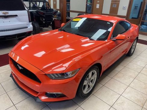 Used 2015 Ford Mustang Coupe RWD image 1