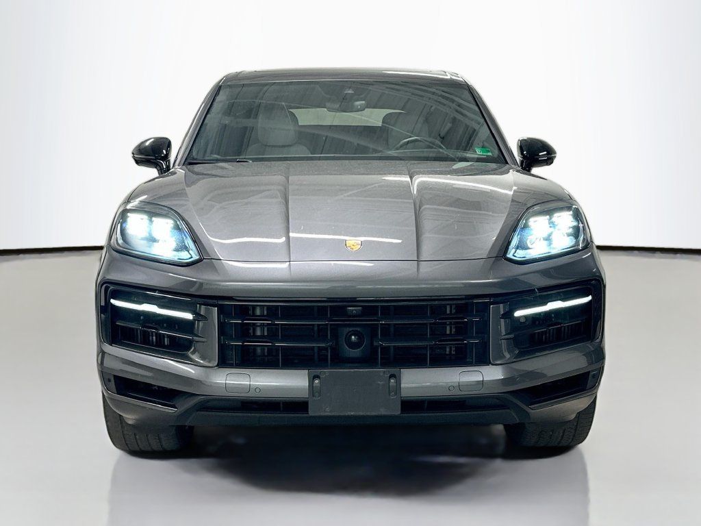 Certified 2024 Porsche Cayenne AWD/4WD image 6