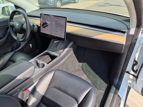 Used 2021 Tesla Model Y Long Range AWD/4WD image 31