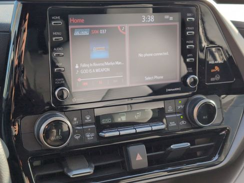 Used 2022 Toyota Highlander L image 19