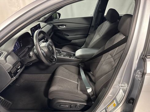 Used 2025 Honda Accord Sport image 3