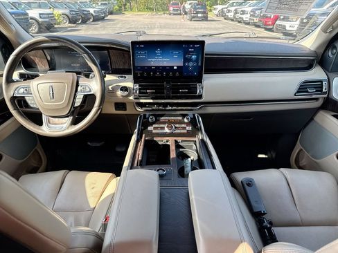 Used 2022 Lincoln Navigator L Reserve AWD/4WD image 10
