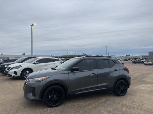 Used 2022 Nissan Kicks SR w/ Premium Package image 10