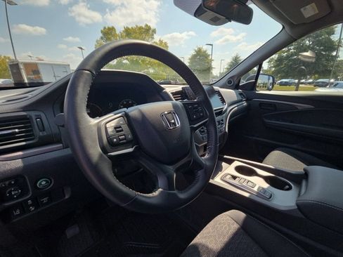 Used 2025 Honda Ridgeline Sport image 27