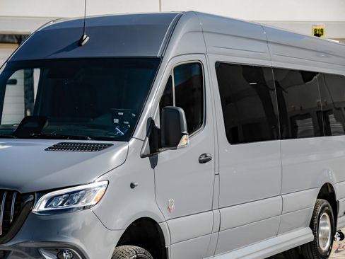 Used 2025 Mercedes-Benz Sprinter 3500 image 24