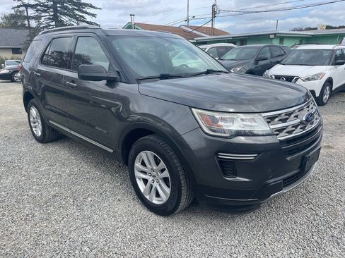 Used 2018 Ford Explorer XLT AWD/4WD image 4