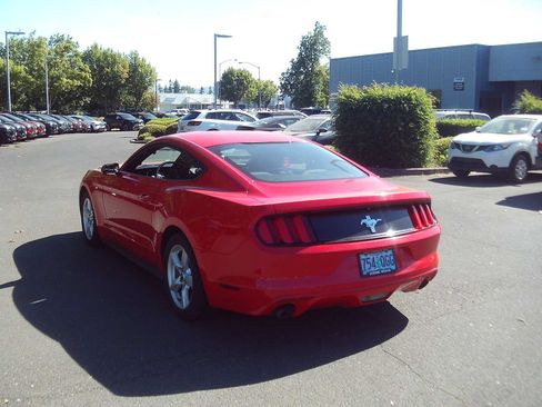 Used 2017 Ford Mustang Coupe RWD image 3