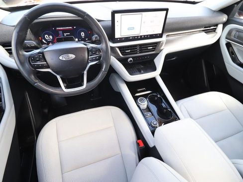 Certified 2025 Ford Explorer Platinum w/ LUX Leather Package AWD/4WD image 9