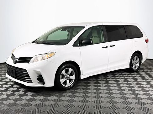 Used 2019 Toyota Sienna L image 4