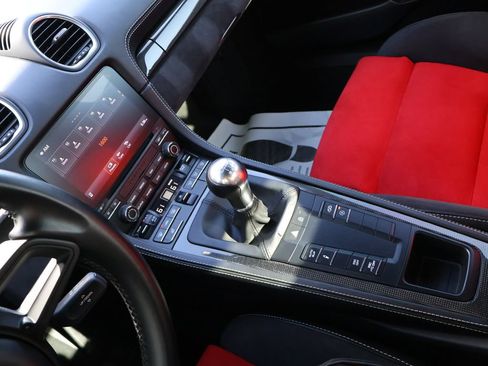 Used 2020 Porsche 718 Cayman GT4 RWD image 16
