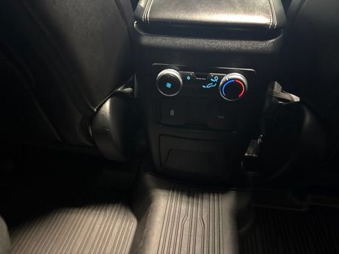 Used 2022 Ford Explorer XLT w/ Equipment Group 202A AWD/4WD image 25